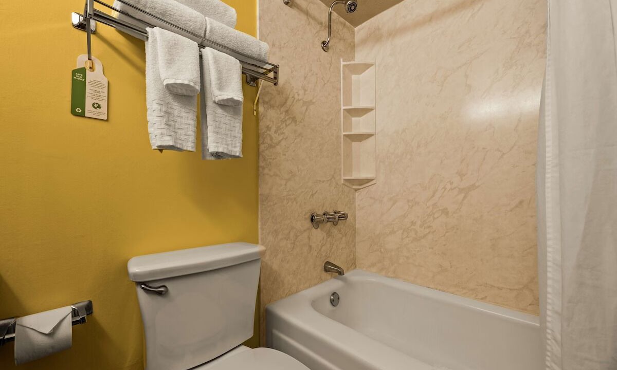 Photo of Bathroom in Western Honolulu