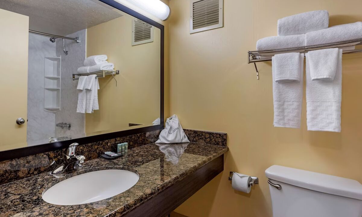 Photo of Bathroom in Western Honolulu