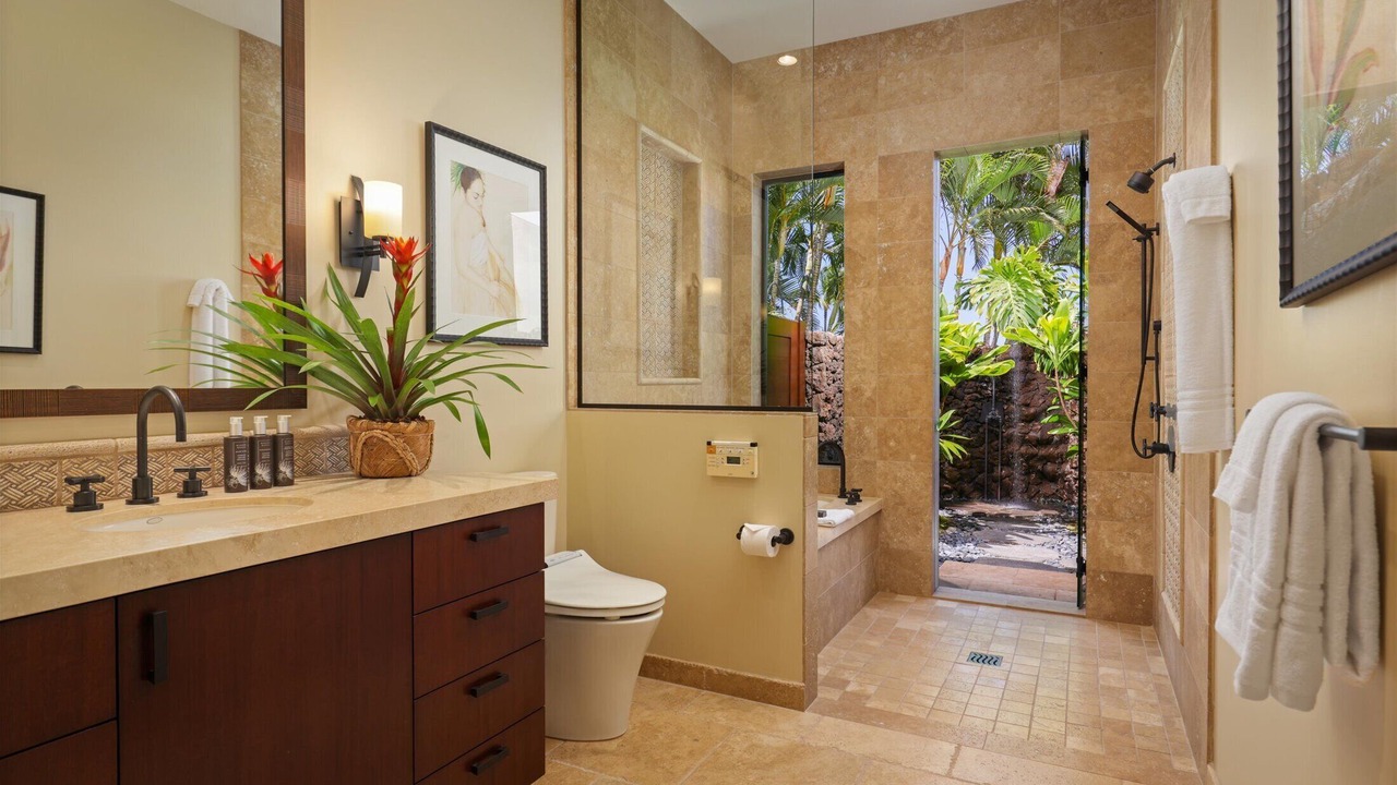 Photo of Bathroom in Kaupulehu