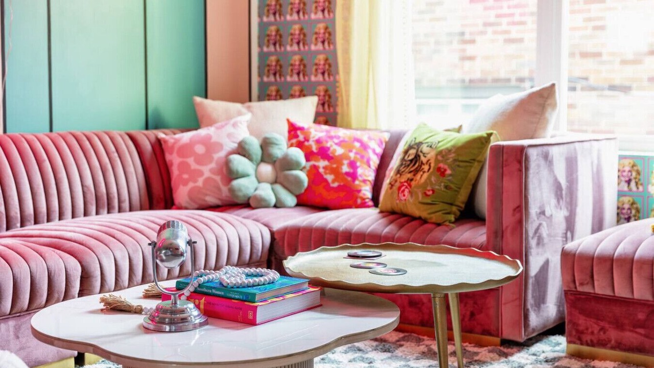 Photo of Livingroom in Hillsboro West End