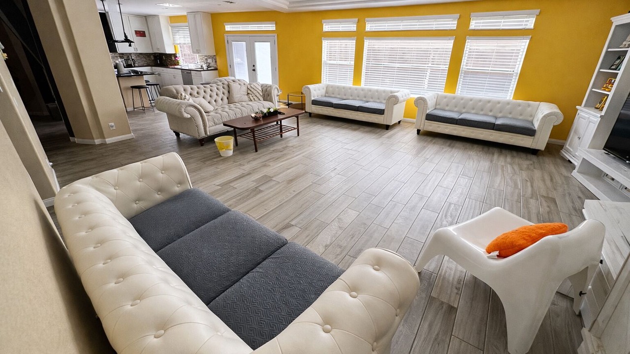 Photo of Livingroom in Enterprise