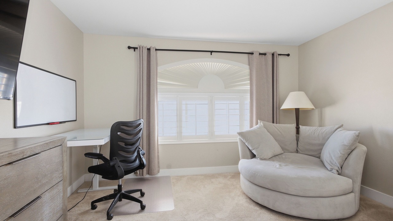Photo of Livingroom in Enterprise