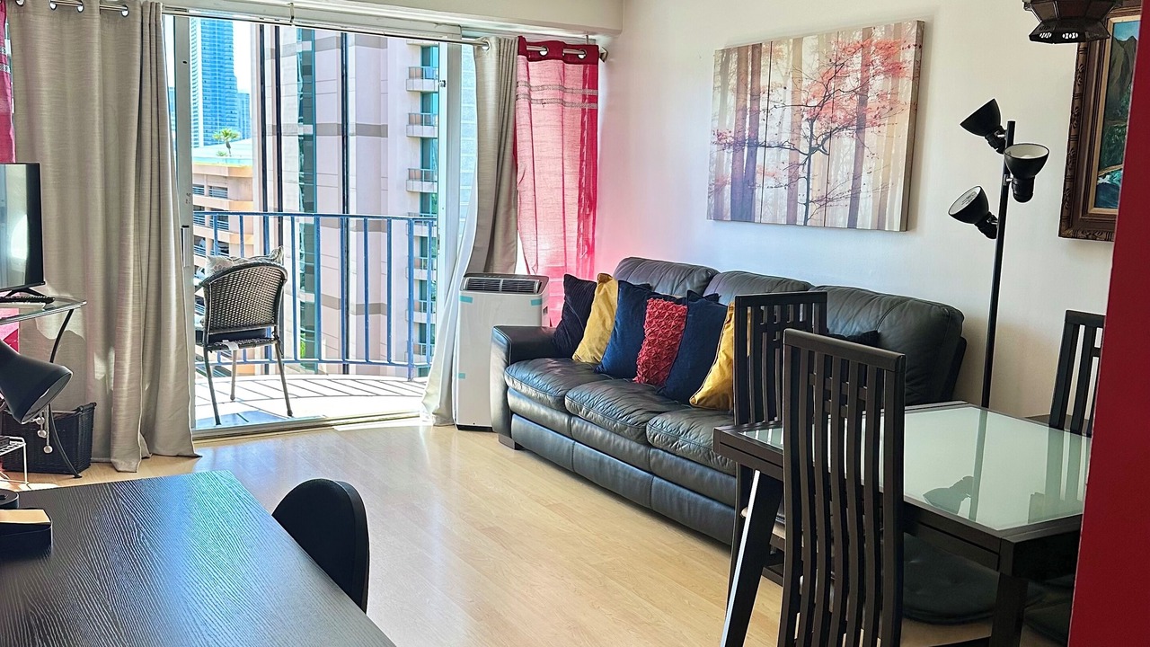 Photo of Livingroom in McCully - Moiliili