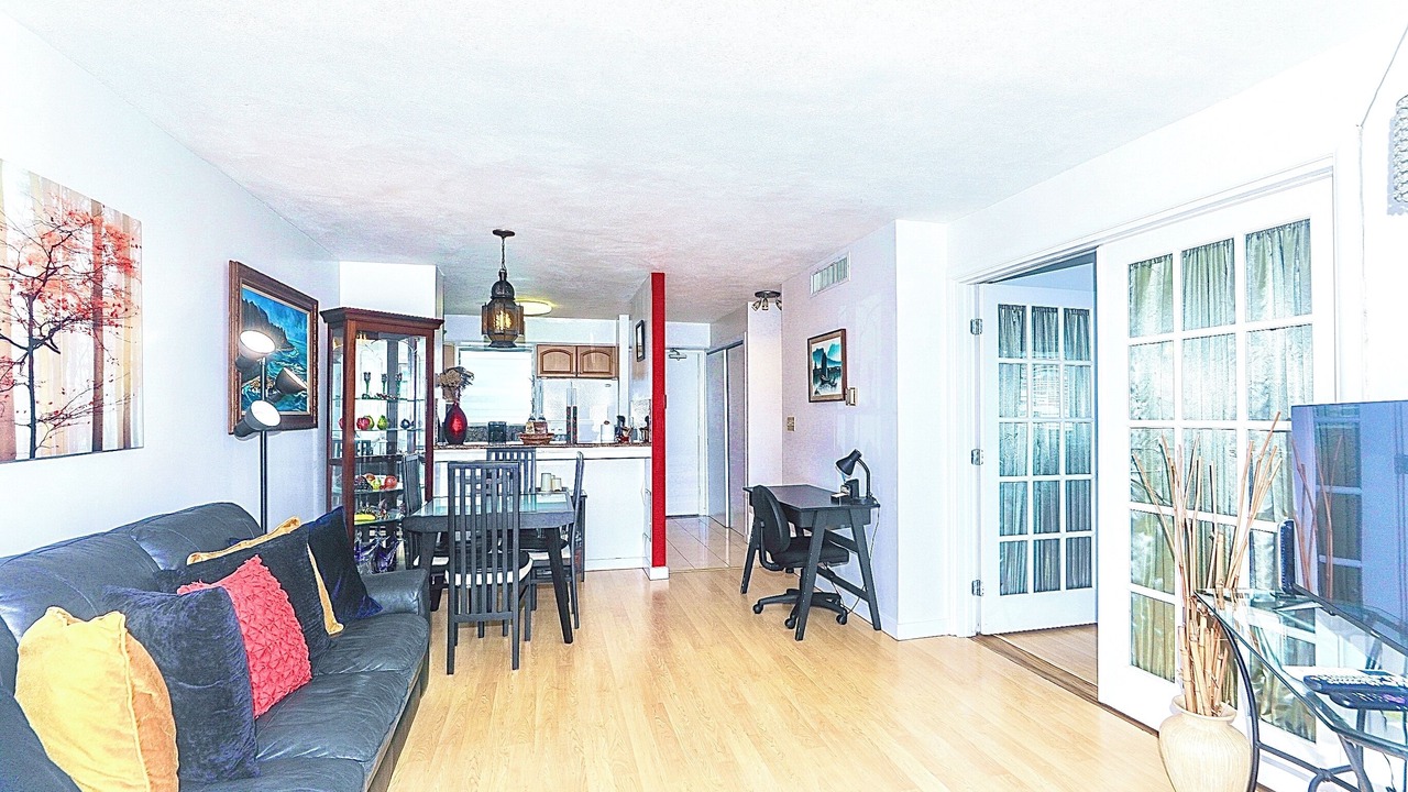 Photo of Livingroom in McCully - Moiliili