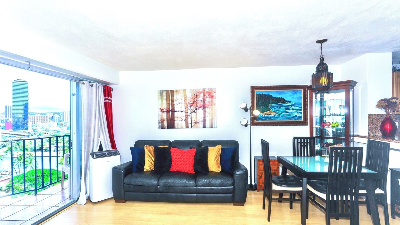 Photo of Livingroom in McCully - Moiliili