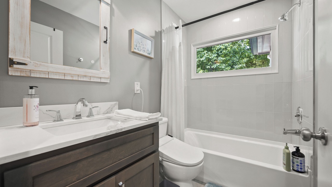 Photo of Bathroom in Belvedere Park