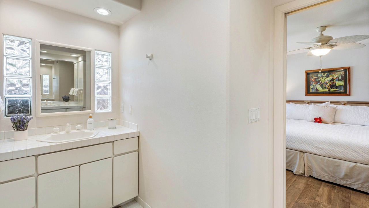 Photo of Bathroom in Historic Lahaina Front Street