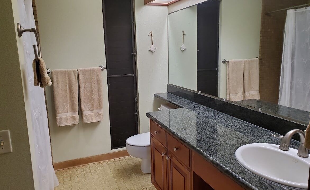 Photo of Bathroom in Maunaloa