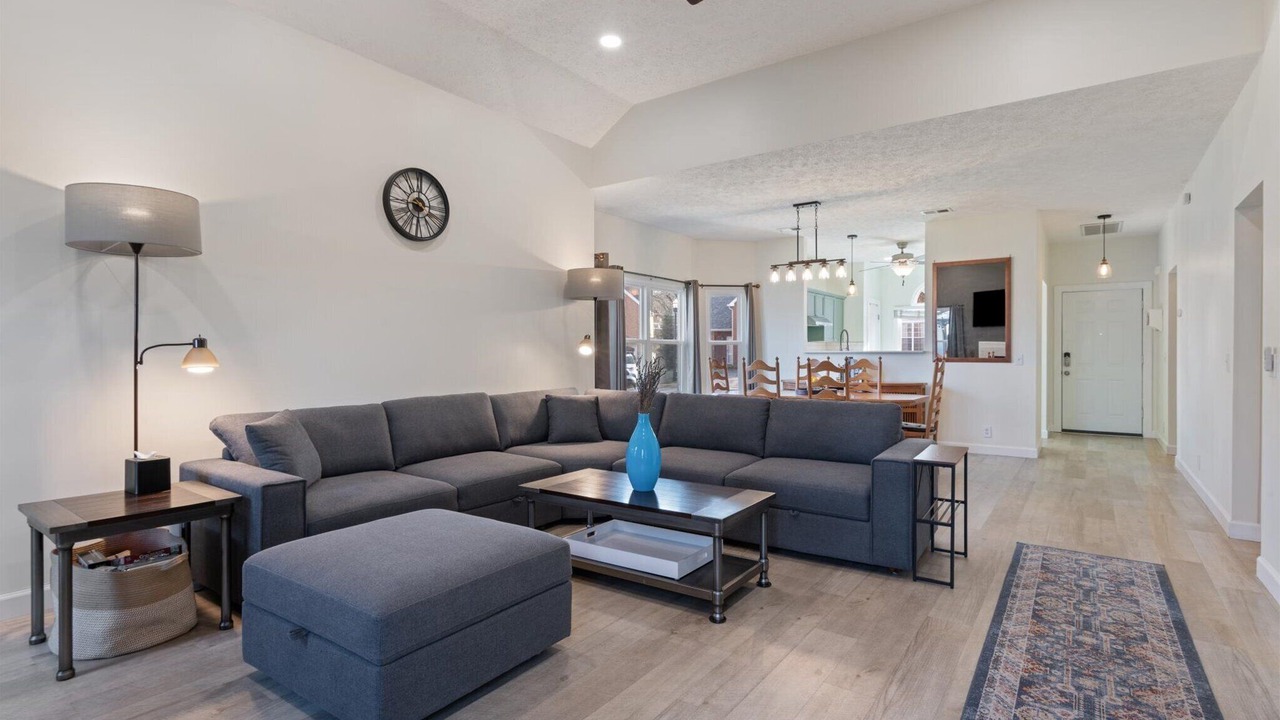 Photo of Livingroom in Hurwood Heights