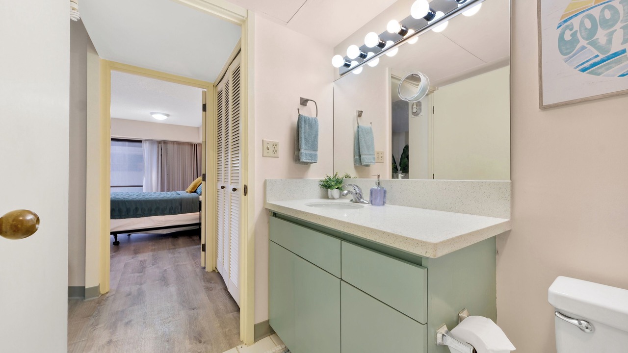 Photo of Bathroom in Downtown Honolulu