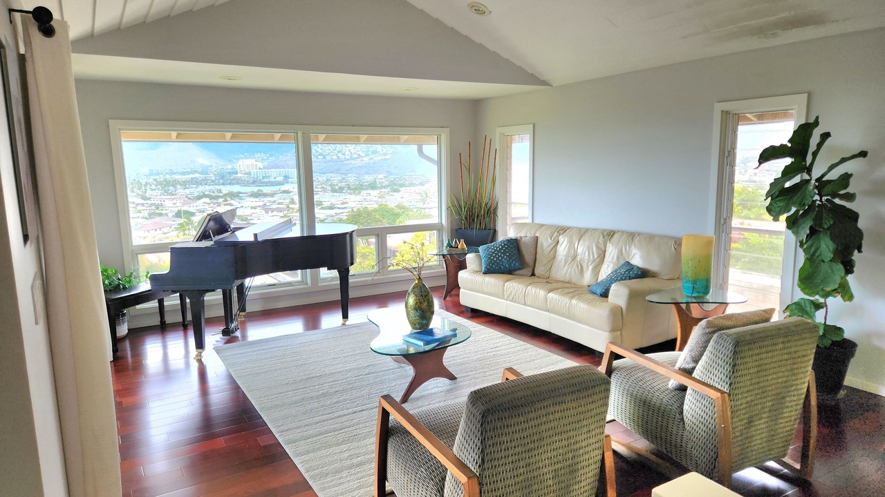 Photo of Livingroom in Portlock