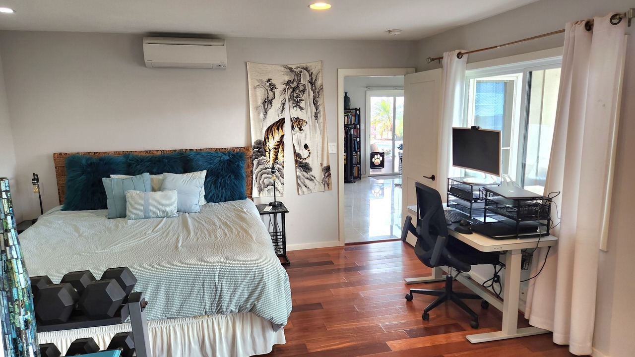 Photo of Bedroom in Portlock