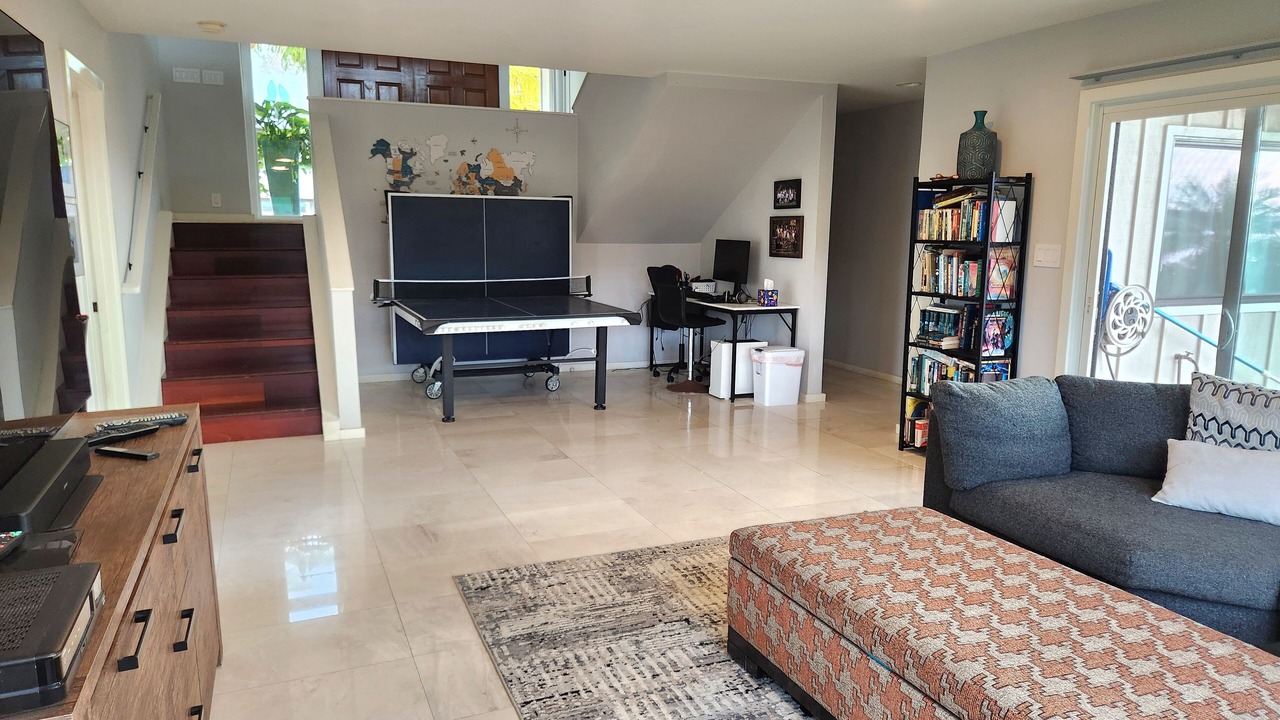 Photo of Livingroom in Portlock