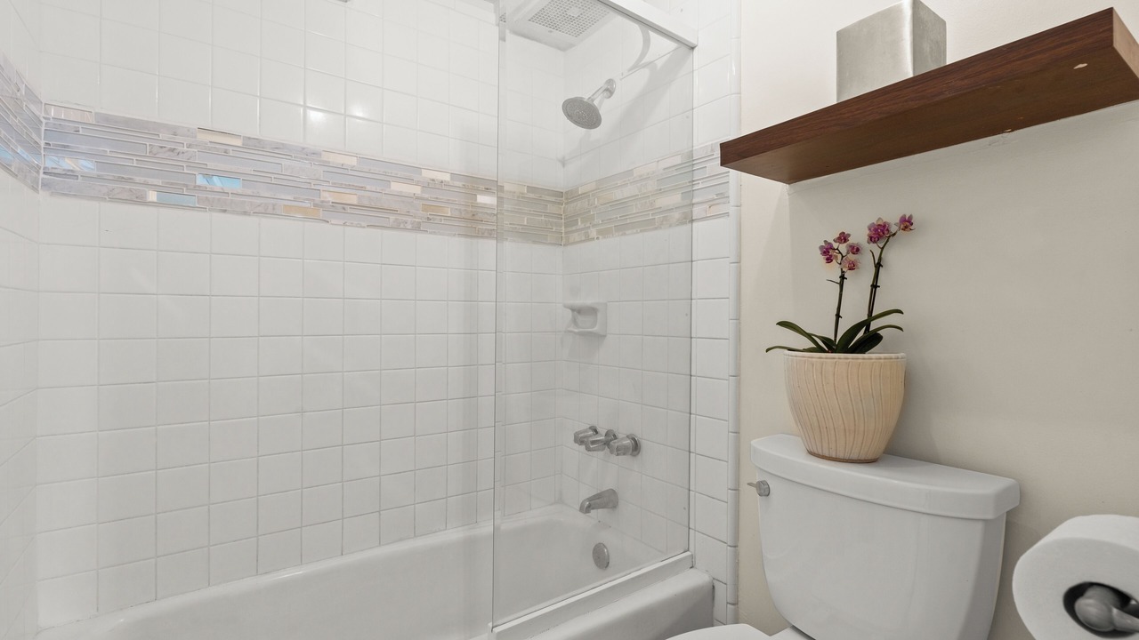 Photo of Bathroom in Ala Moana