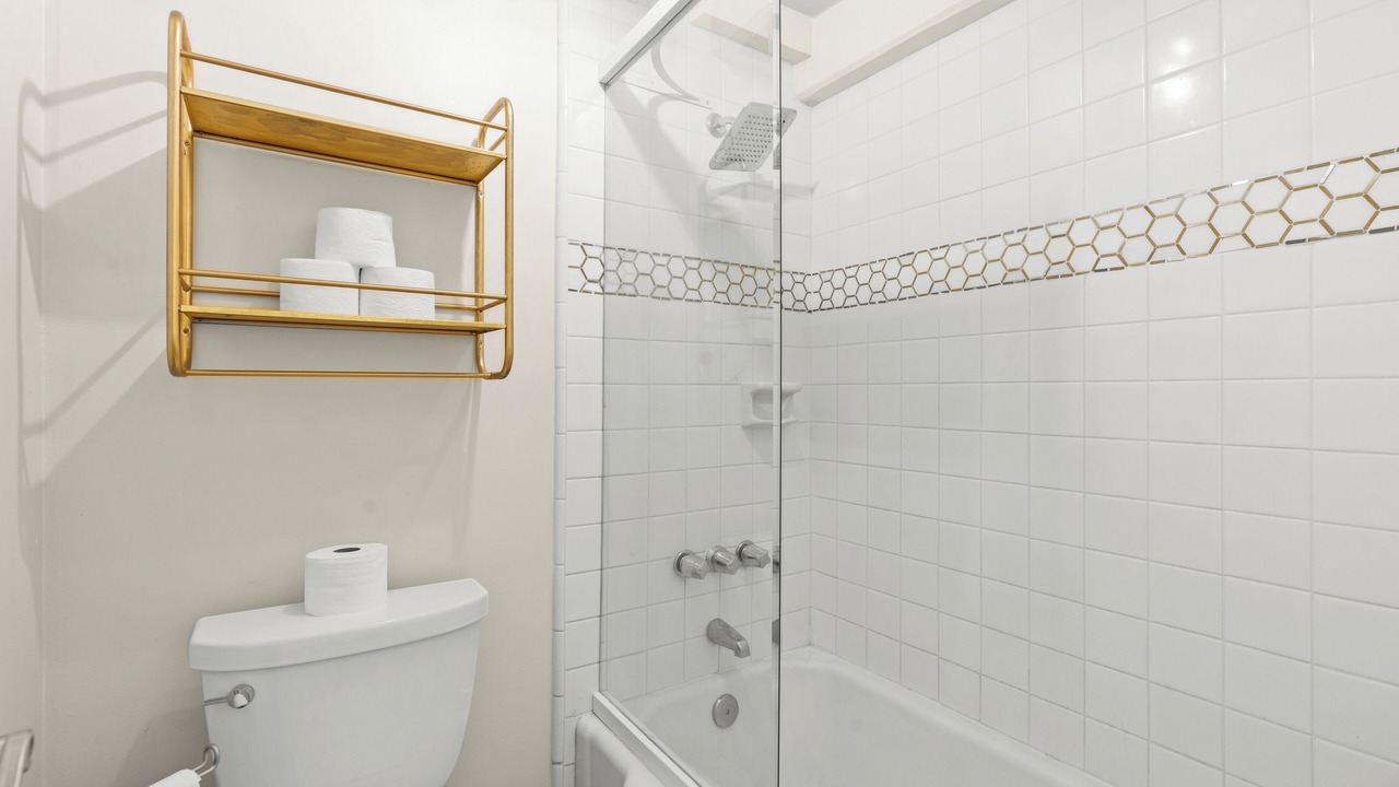 Photo of Bathroom in Ala Moana