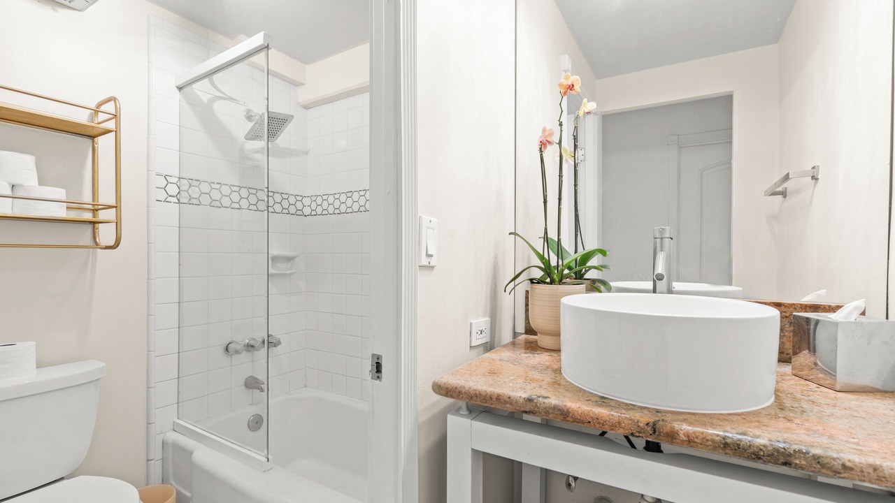 Photo of Bathroom in Ala Moana