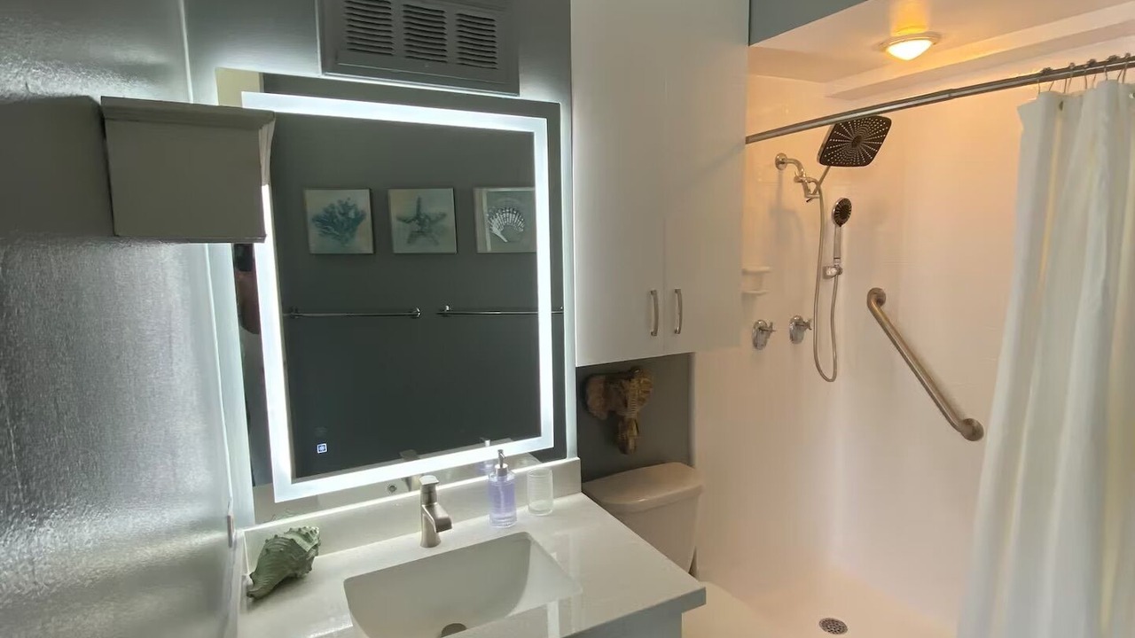 Photo of Bathroom in Ala Moana