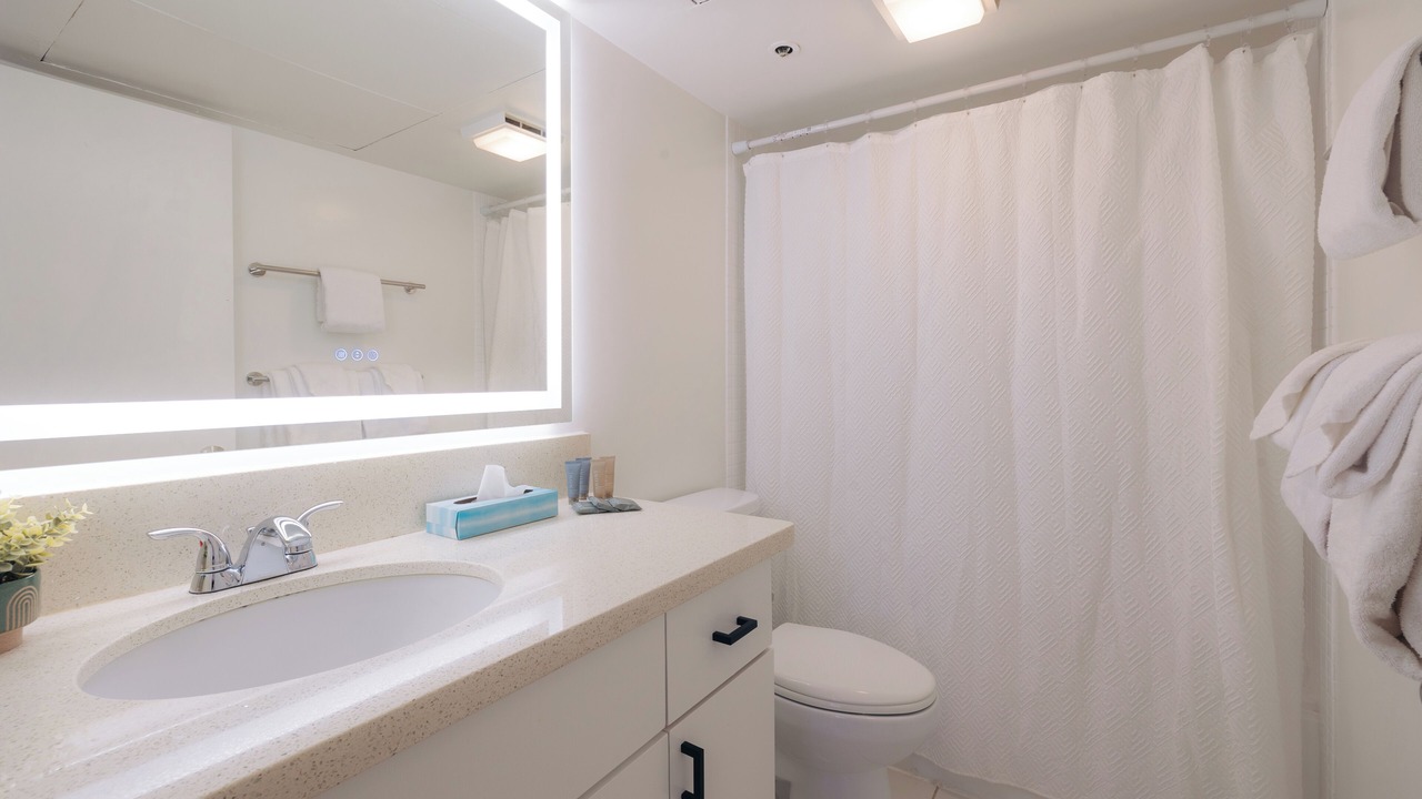 Photo of Bathroom in Downtown Honolulu