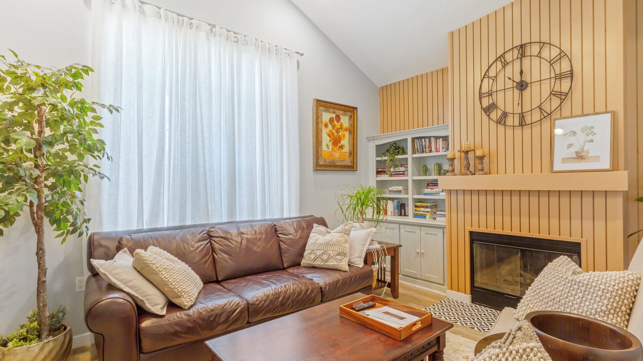 Photo of Livingroom in Fullerton