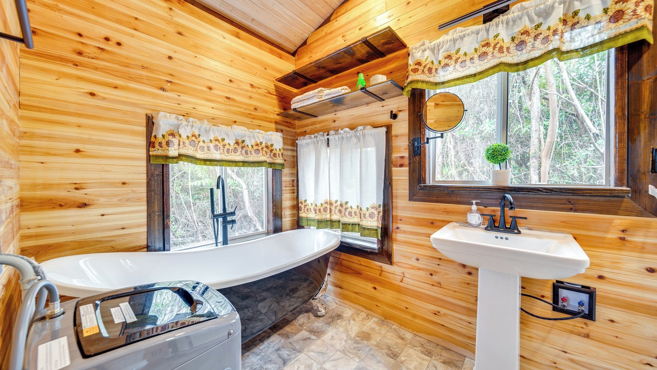 Photo of Bathroom in Glenwood