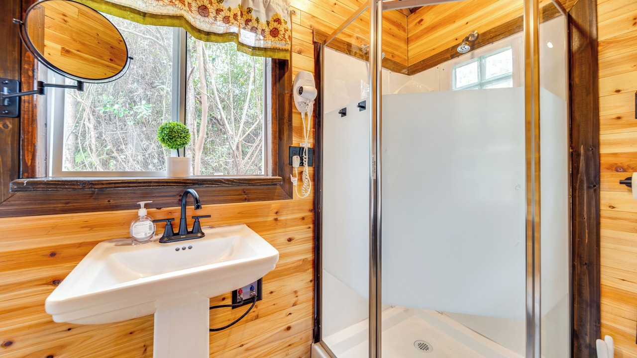 Photo of Bathroom in Glenwood