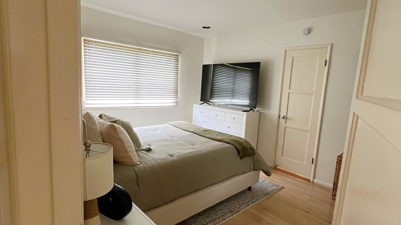 Photo of Bedroom in Pico - Robertson