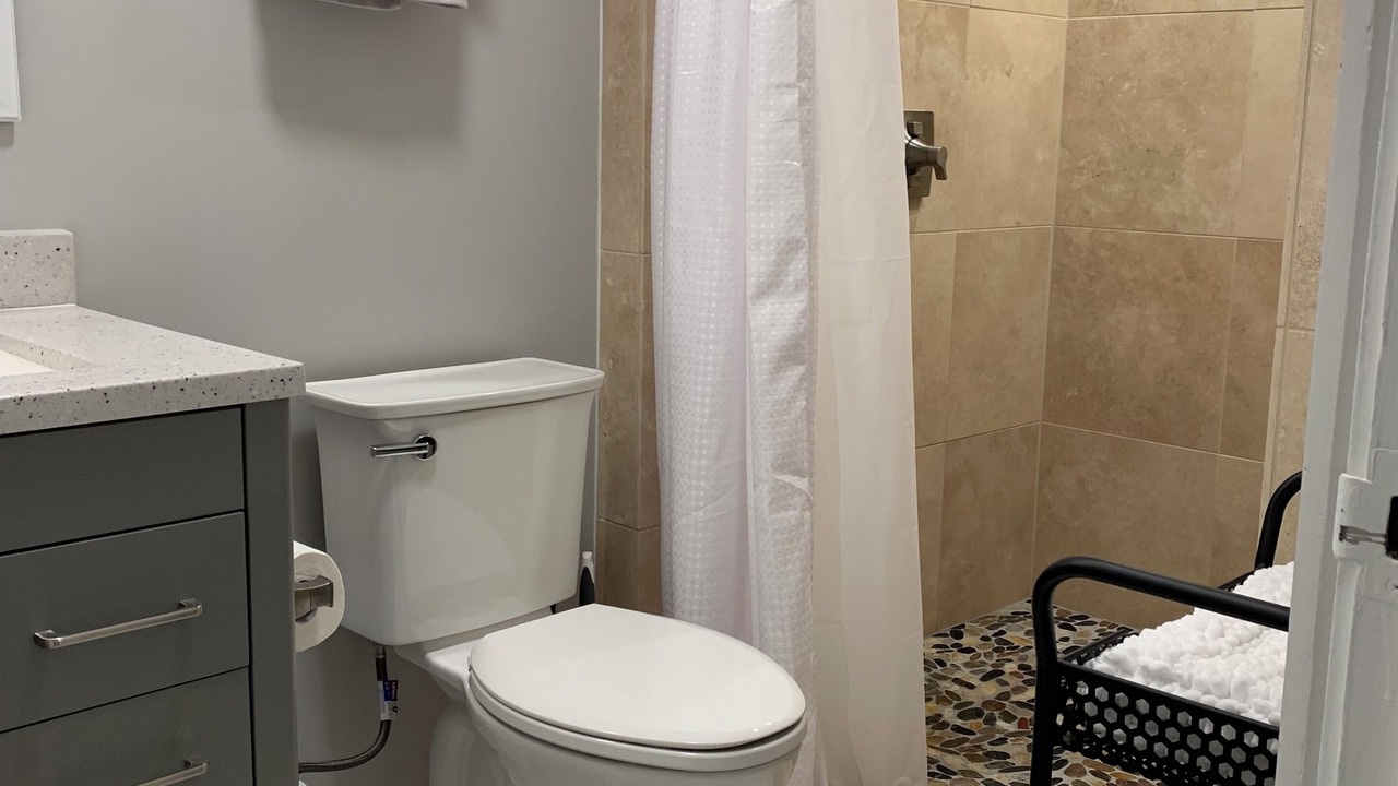 Photo of Bathroom in McCully - Moiliili