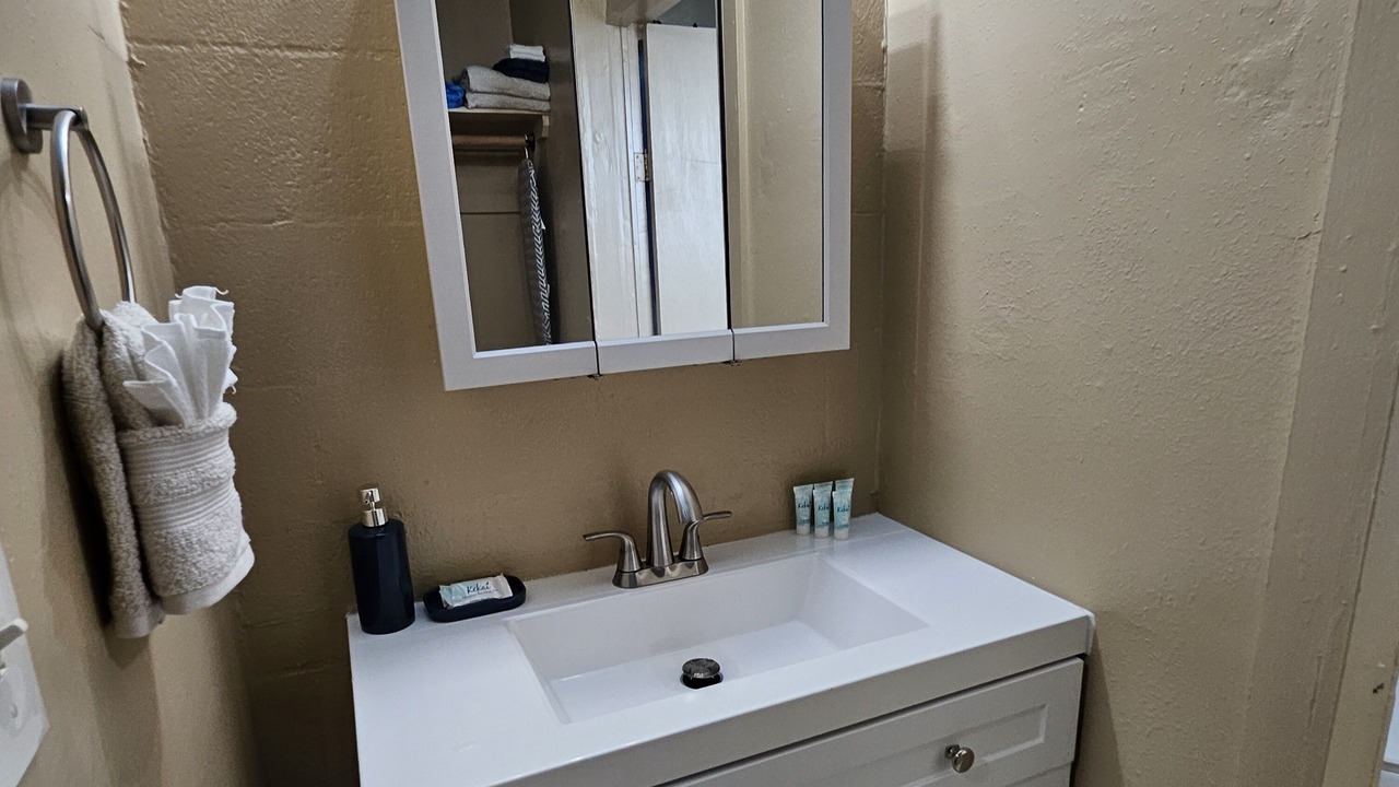 Photo of Bathroom in Keaukaha