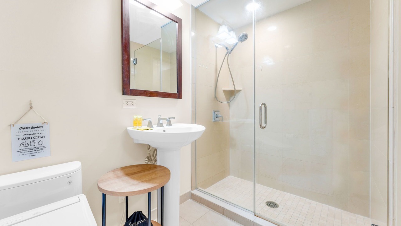 Photo of Bathroom in McCully - Moiliili