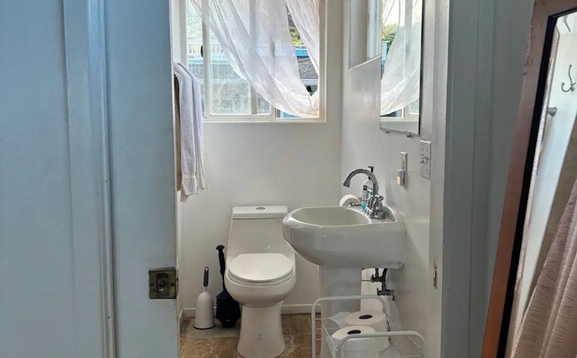 Photo of Bathroom in Haleiwa
