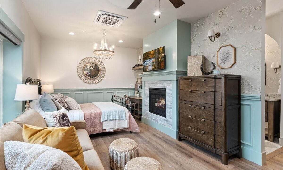 Photo of Bedroom in Midway