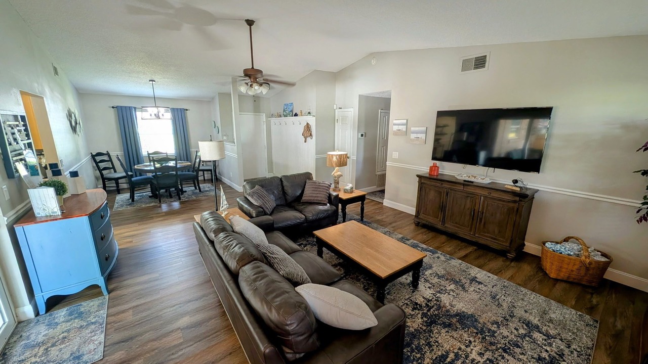 Photo of Livingroom in East Arlington