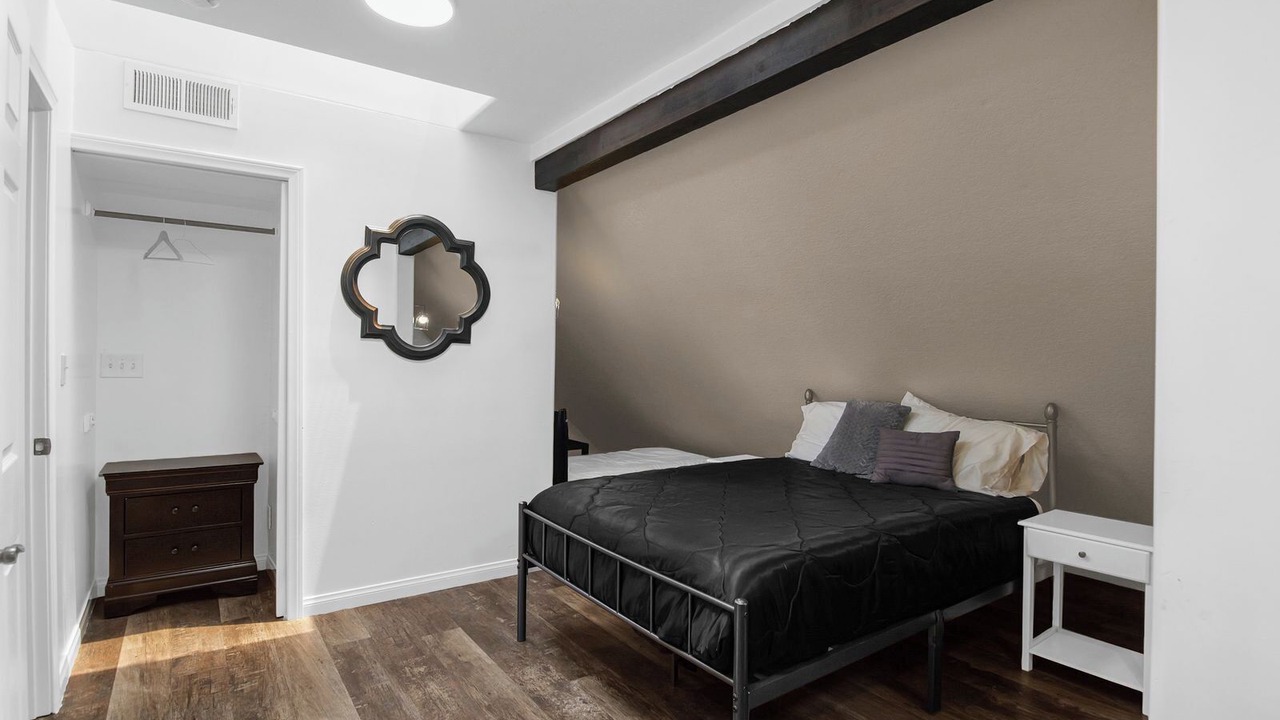 Photo of Bedroom in Enterprise