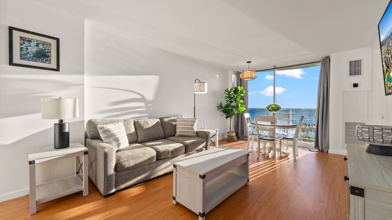 Photo of Livingroom in Waikiki