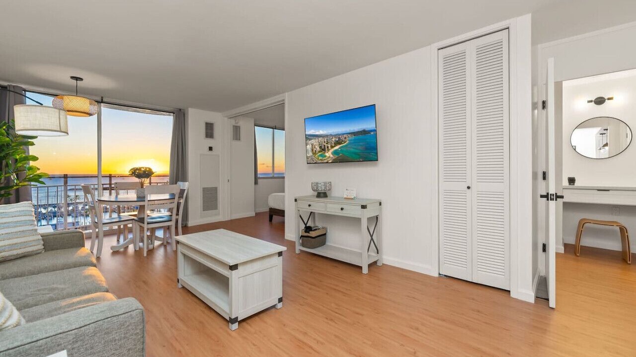 Photo of Livingroom in Waikiki