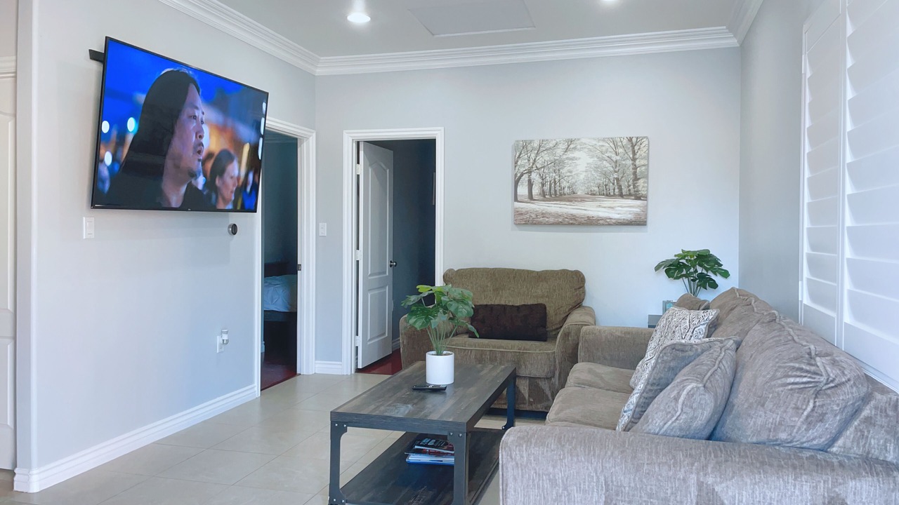 Photo of Livingroom in Midway City