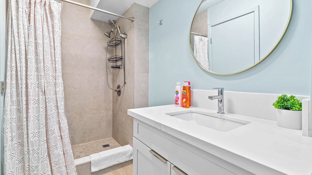 Photo of Bathroom in McCully - Moiliili