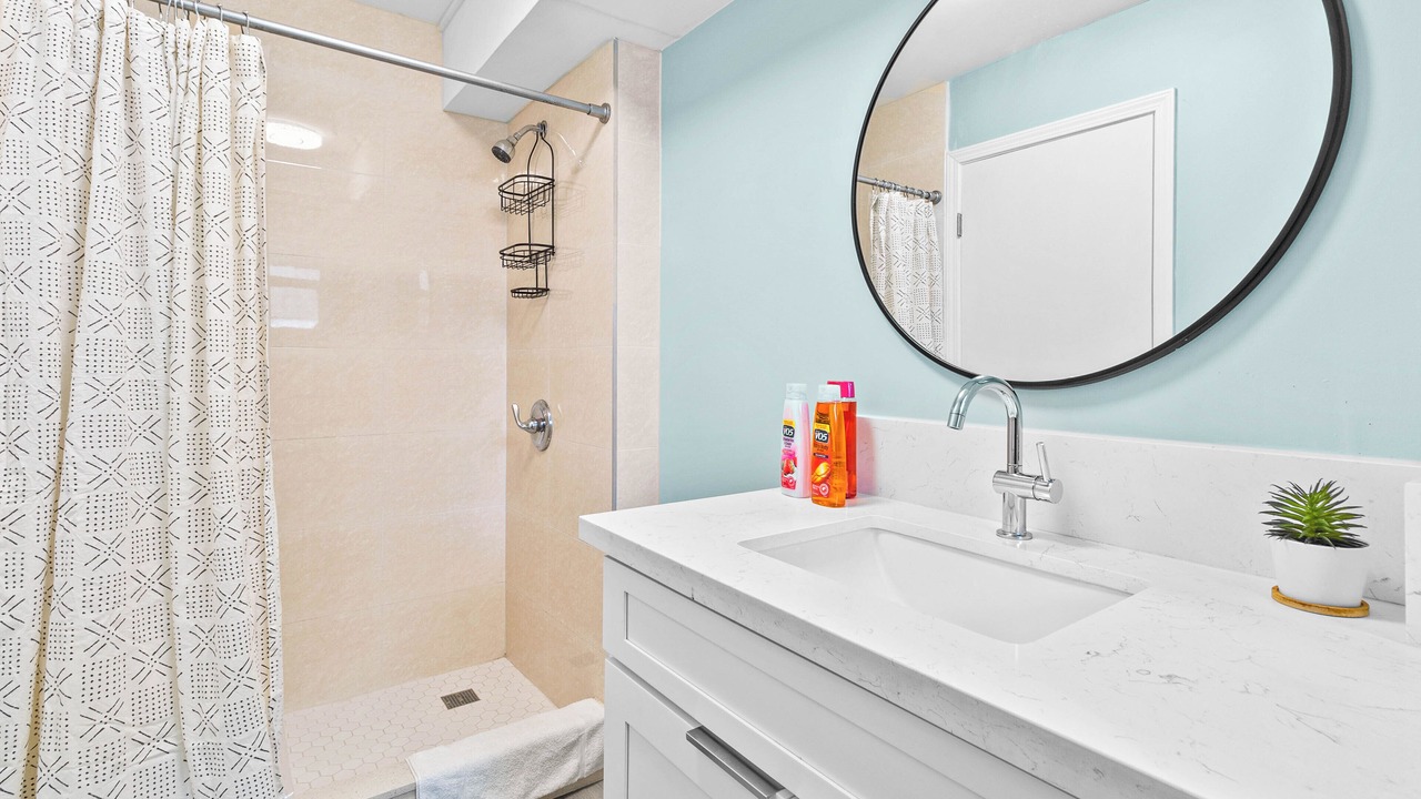 Photo of Bathroom in McCully - Moiliili