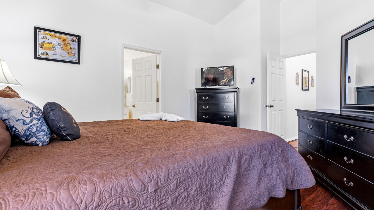 Photo of Bedroom in Crescent Lakes