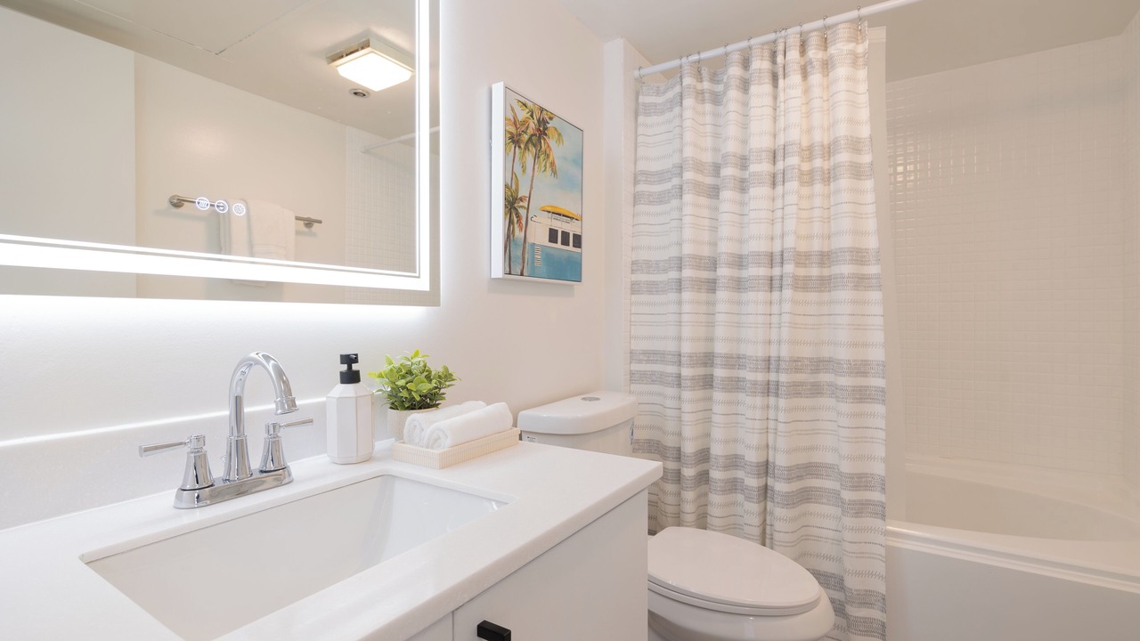 Photo of Bathroom in Downtown Honolulu