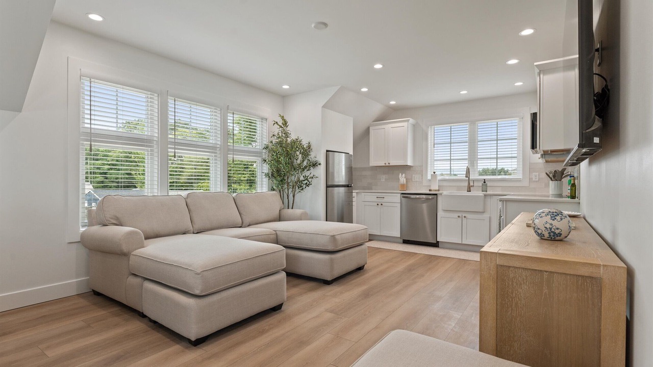 Photo of Livingroom in Wooded Estates