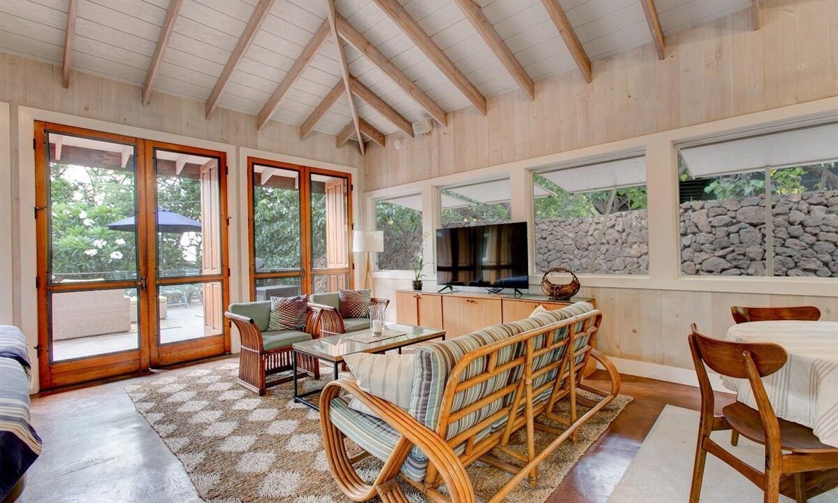 Photo of Livingroom in Puako