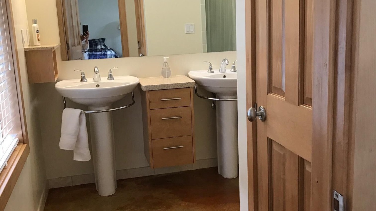 Photo of Bathroom in Glenwood