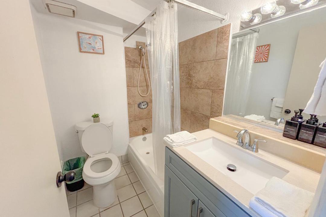 Photo of Bathroom in McCully - Moiliili