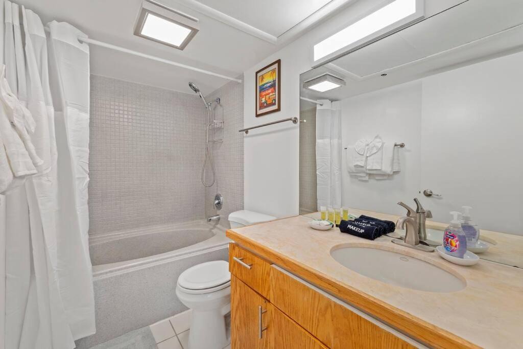 Photo of Bathroom in Downtown Honolulu