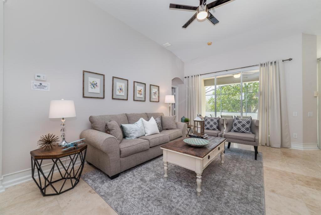 Photo of Livingroom in Windsor Palms