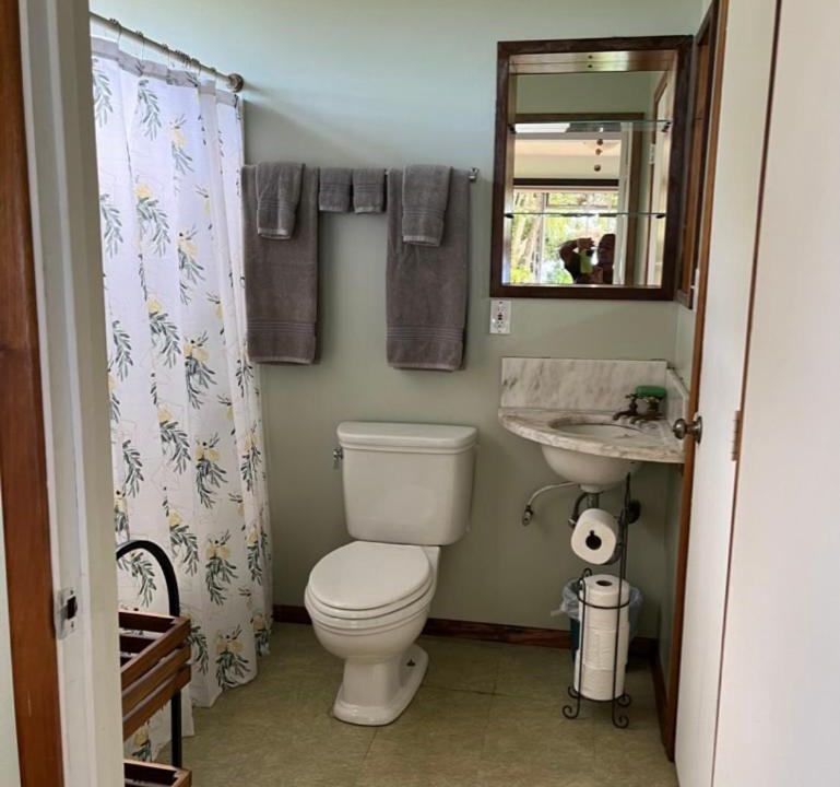 Photo of Bathroom in Kukuihaele