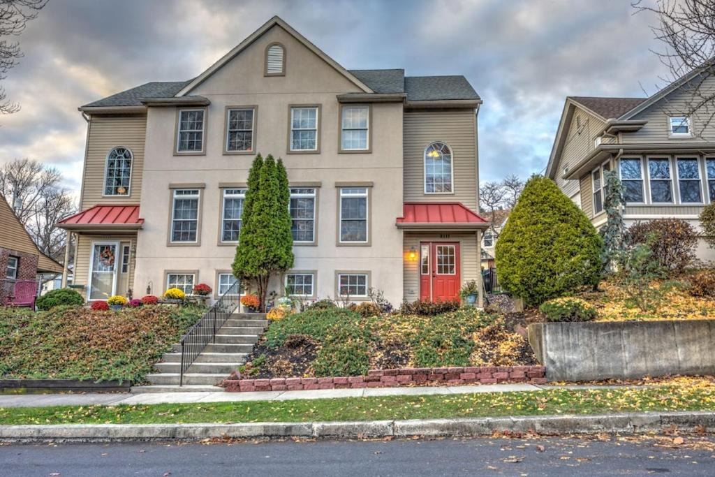 Photo of Buildings in West Lawn