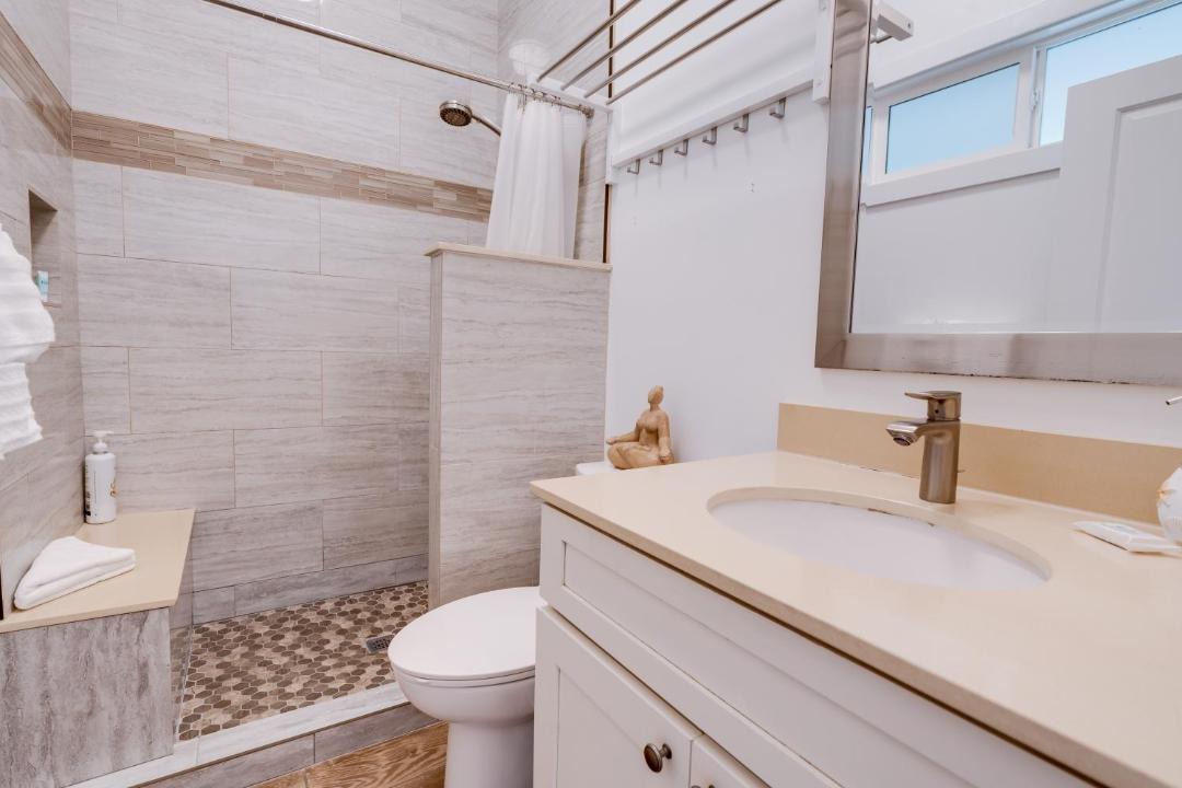 Photo of Bathroom in Wailuku