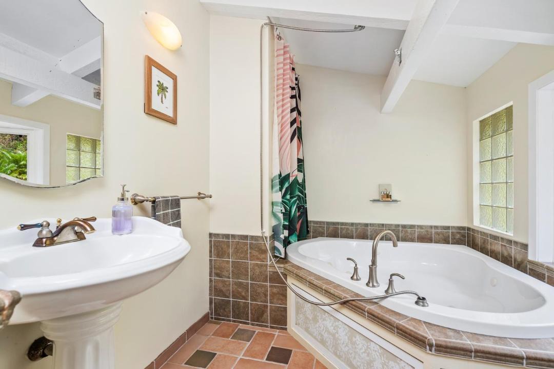 Photo of Bathroom in Hawaii Kai